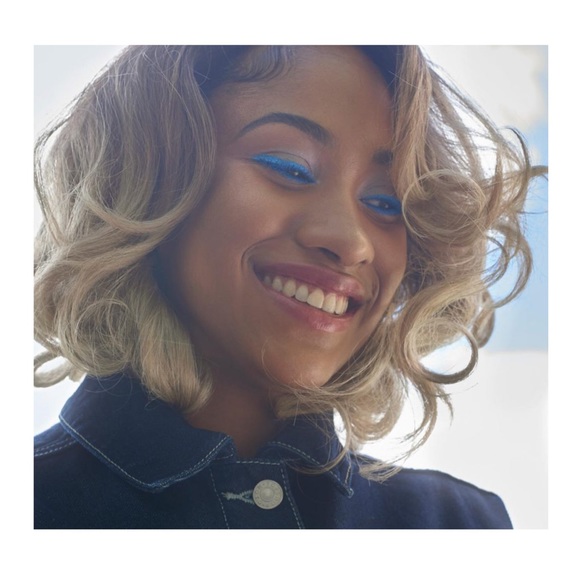 Milk Makeup Holographic Highlighting Powder - Picture 8 of 15